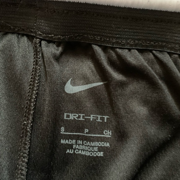 Nike big swoosh shorts - Picture 4 of 4